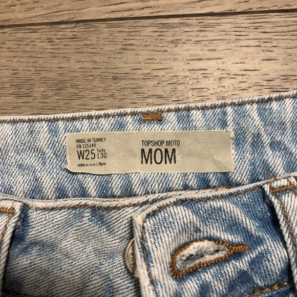 Topshop Moto Mom Jeans 
W25 L30
lLight blue wash - Picture 4 of 4